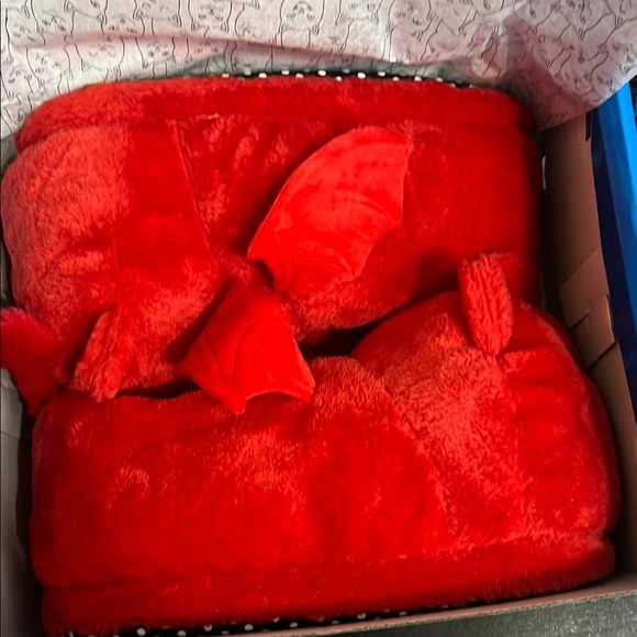 LORD DEVIL PLUSH SLIPPERS (RED)
SIZE: S/M - 4-8 - Picture 8 of 12